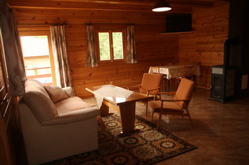 Chata Hořehledy - obývací pokoj s jídelnou